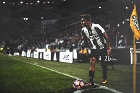 Yabo-离谱！体育界惊现三国杀，葡超主帅复盘转会谜案，山东男篮乱入足总杯，鹈鹕竟要踢意大利杯